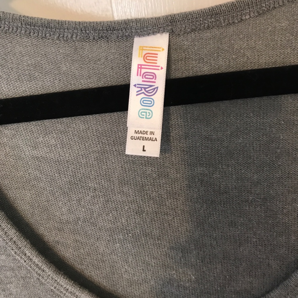 LulaRoe Classic Tee (L)